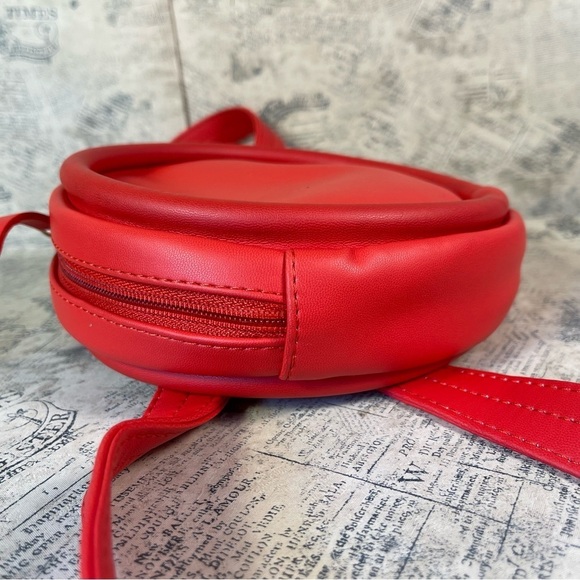 HOZEN Belt Bag in Rouge - sustainably crafted - Picture 3 of 11